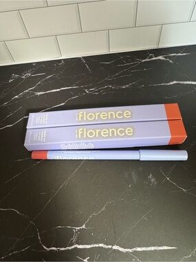 TWO Florence by Mills Lip Liner